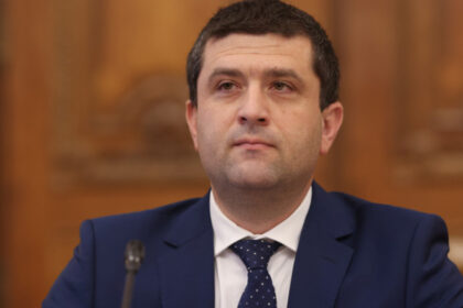 radu miruta in fabricile de armament din romania au crescut copaci de bine ce au fost folositi banii din inzestrare pentru armata 6a06a95141515