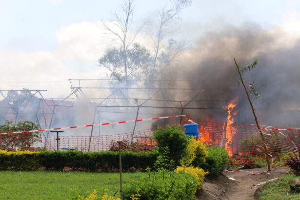 rd congo centru de tratament ebola incendiat de localnicii care voiau sa recupereze cadavrul unui tanar ucis de boala 6a0ff7ad72a4d
