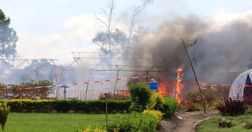 rd congo centru de tratament ebola incendiat de localnicii care voiau sa recupereze cadavrul unui tanar ucis de boala 6a0ff7ad72a4d