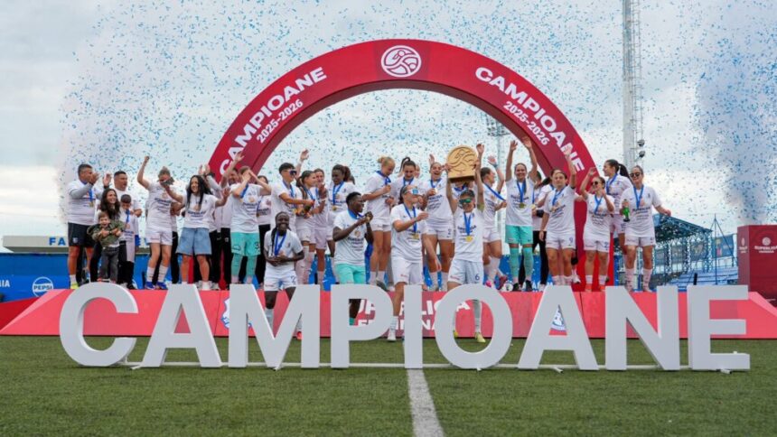 sarbatoare in alb albastru fetele de la farul au primit trofeul campioanei 6a1be5351efc4