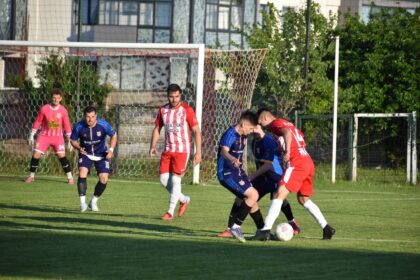 se mentine suspansul in liga a iv a cu trei etape inainte de finalul sezonului 6a08ab6c3af2e