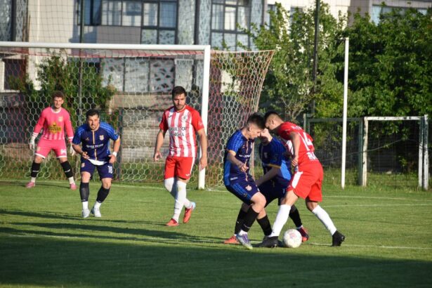 se mentine suspansul in liga a iv a cu trei etape inainte de finalul sezonului 6a08ab6c3af2e