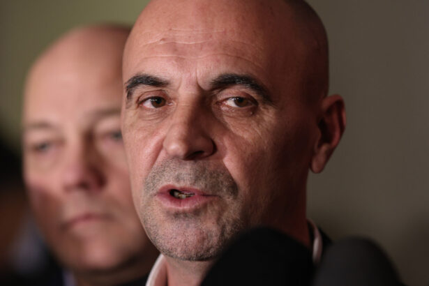 sindicalistii din sanatate protest joi la ministerul muncii forma publicata e cea mai proasta varianta a viitoarei legi a salarizarii 6a15d15ab8cb0