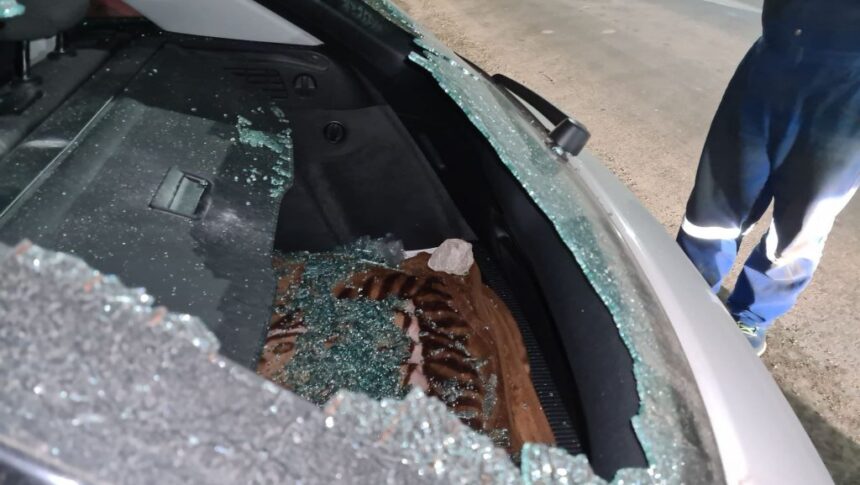 spaima cartierului icil care distrugea masini cu lopata a iesit din puscarie si a distrus alte masini 69fd01f73765b