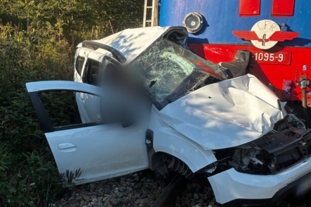 un barbat si o femeie au murit dupa ce masina in care se aflau a fost lovita de tren intr un cartier din oradea 6a133fef49cd4