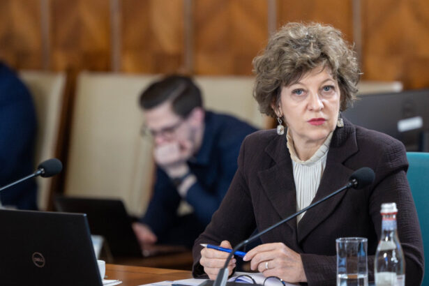 un volum enorm de munca raspunsul primit de oana gheorghiu de la o autoritate publica de la care a cerut lista activelor statului 6a0f55f6b8fca