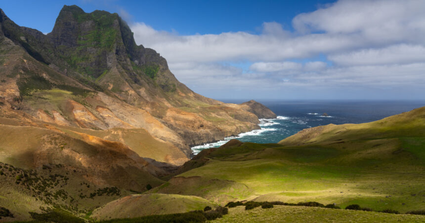 vanatoare de comori pe insula robinson crusoe in chile miza un tezaur estimat la 40 de miliarde de dolari 6a00e3853a8a3