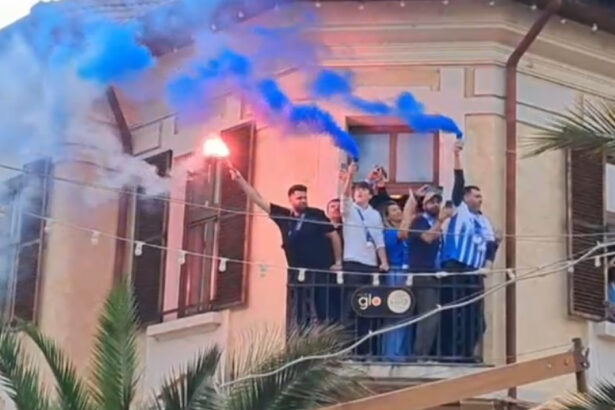 video atmosfera incendiara la craiova inaintea finalei de campionat mii de suporteri au blocat centrul orasului 6a09fadf0d644