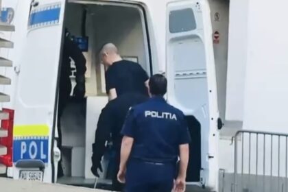 video cu cei doi procurori constanteni dupa ce au fost arestati 6a073d12aec40