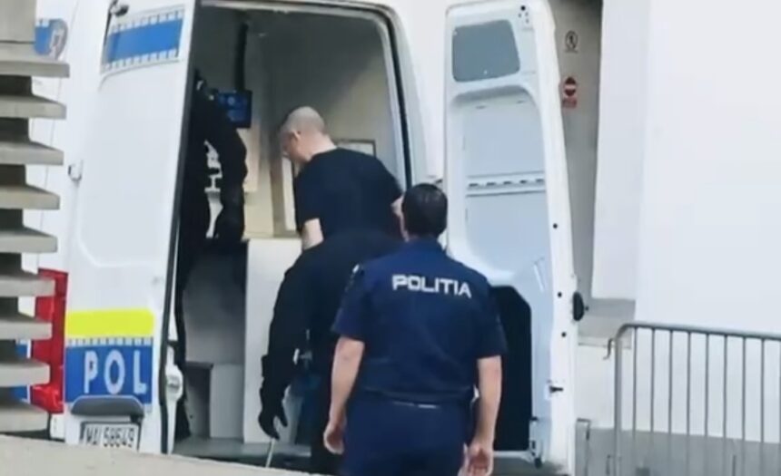 video cu cei doi procurori constanteni dupa ce au fost arestati 6a073d12aec40