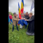 video diana sosoaca a sfasiat drapelul ue de ziua europei in aceeasi zi a fost a fost la ambasada rusiei 6a0033bdeae90