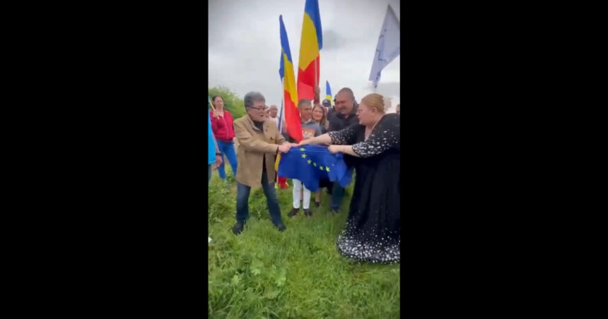 video diana sosoaca a sfasiat drapelul ue de ziua europei in aceeasi zi a fost a fost la ambasada rusiei 6a0033bdeae90