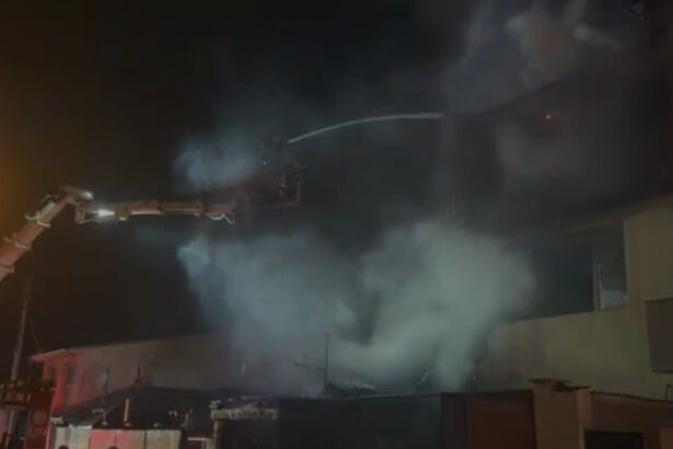 video incendiu puternic in bucuresti focul a cuprins mai multe imobile suprafata afectata de 800 mp a fost emis ro alert 6a096737024b5