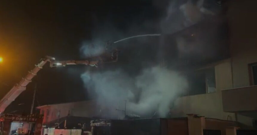video incendiu puternic in bucuresti focul a cuprins mai multe imobile suprafata afectata de 800 mp a fost emis ro alert 6a096737024b5