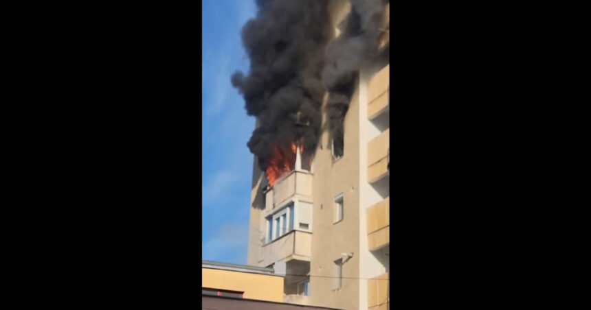 video incendiu puternic intr un bloc din arad zeci de persoane s au autoevacuat dupa ce un apartament a luat foc 6a0c1bcb18fa7