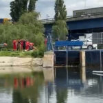 video interventie pentru salvarea a doi adolescenti cazuti intr un lac din chitila au fost scosi din apa si sunt transportati la spital 6a05bc8ccb96c