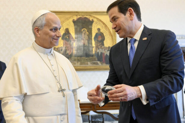 video marco rubio intalnire constructiva cu papa leon al xiv lea la vatican ce cadouri si au oferit 69fce80c42b74