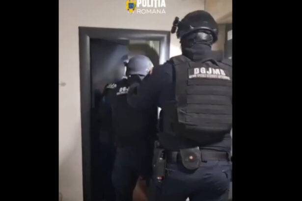 video perchezitii in bucuresti si patru judete intr un dosar de inselaciune cu reparatii de acoperisuri prejudiciul ajunge la 500 000 de lei 6a15a3a72fdd1