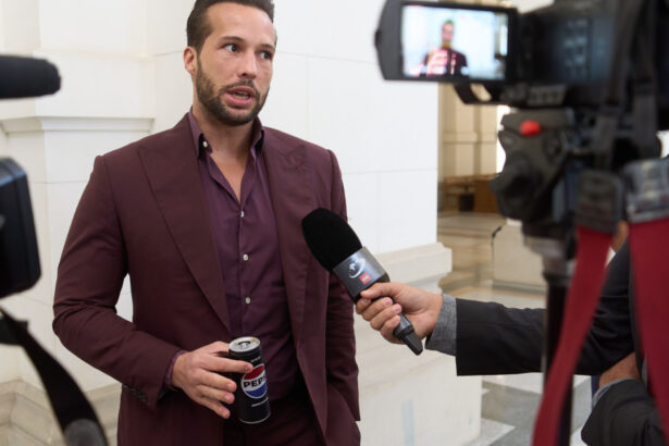video val de fake news pe retelele sociale tristan tate ucraina a atacat probabil romania pentru a fura bani de la uniunea europeana 6a199f2f20edd