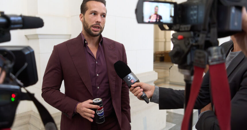 video val de fake news pe retelele sociale tristan tate ucraina a atacat probabil romania pentru a fura bani de la uniunea europeana 6a199f2f20edd