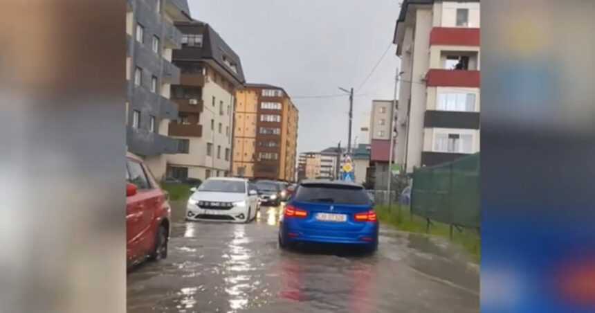 video vreme la extreme ploile torentiale si vantul puternic au facut ravagii in unele zone din tara copaci doborati si strazi inundate 6a11577425259