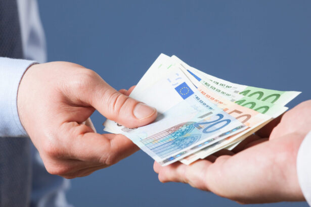 acuzatii de trafic de influenta in arges barbat prins dupa ce ar fi promis interventii la un judecator pentru 5 000 de euro 6a38eefee0d66