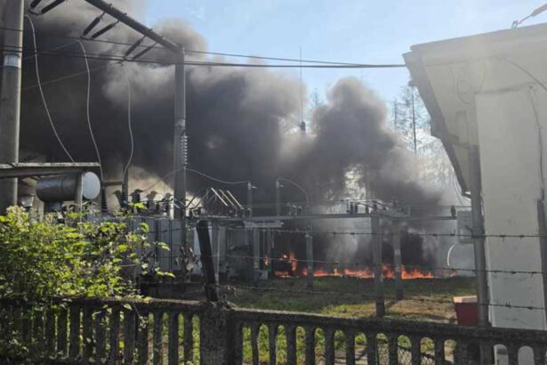 alerta in dambovita incendiu la un punct de transformare electrica zeci de persoane au fost evacuate 6a3d53cde6c08