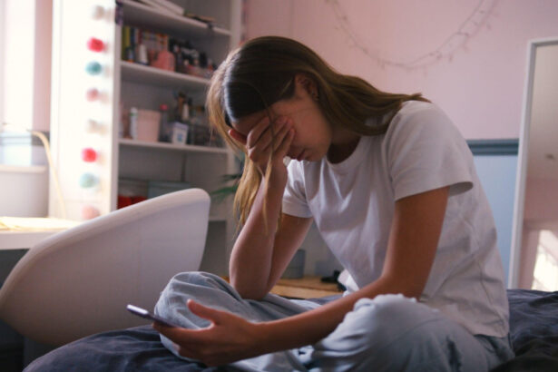 cate ore pe zi pe retelele sociale cresc riscul de depresie la adolescenti concluziile unui studiu desfasurat timp de un deceniu 6a2e3fa489692
