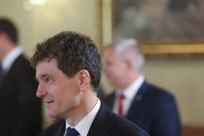 ce a spus nicusor dan despre incercarile partidelor de a racola parlamentari intrati pe listele partidelor extremiste 6a43cf378902b