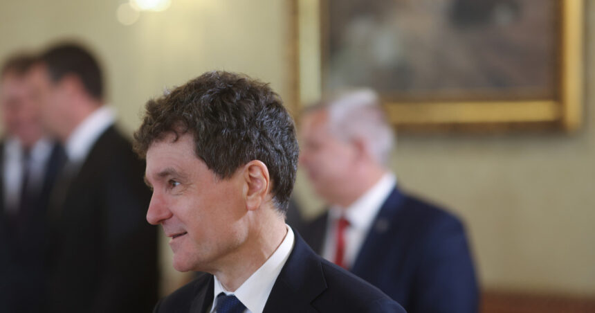 ce a spus nicusor dan despre incercarile partidelor de a racola parlamentari intrati pe listele partidelor extremiste 6a43cf378902b