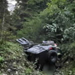 doua persoane au fost ranite dupa ce au cazut cu masina intr o rapa de aproximativ 10 12 metri in judetul bacau 6a3ee113c55ea