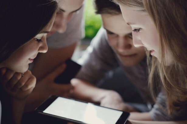 eurobarometru 44 dintre adolescentii romani spun ca petrec prea mult timp in fata ecranelor ce fac pentru a se proteja online 6a31a07a3843c