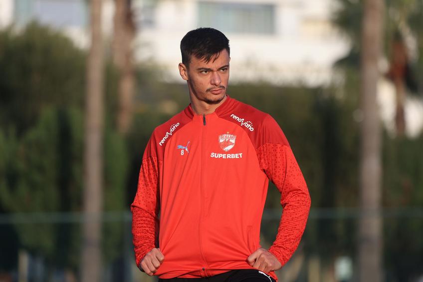 exclusiv farul incearca sa obtina semnatura fundasului stanga valentin ticu 6a269b6abc9be
