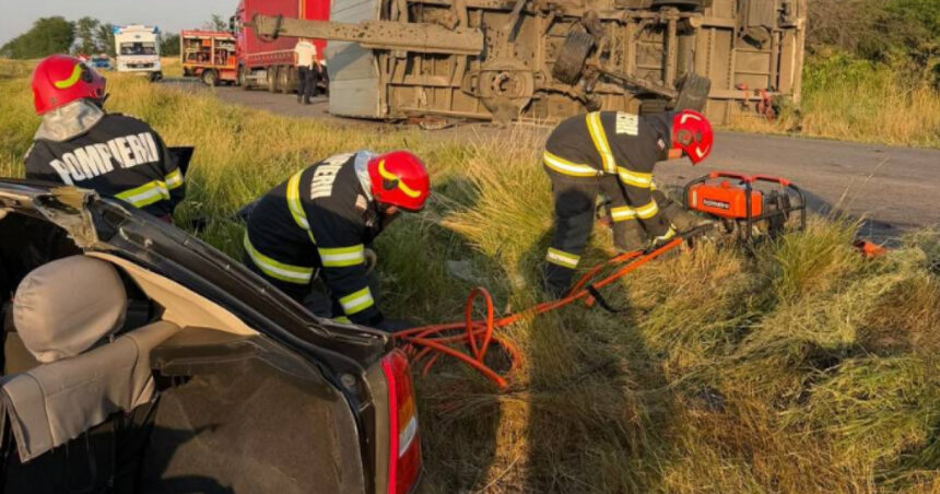 foto doua persoane au murit dupa ce o remorca s a desprins si a strivit un autoturism pe dn 22 in judetul braila 6a42c784da817