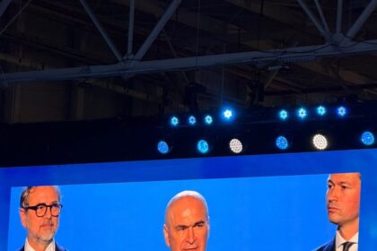 foto ilie bolojan a chemat toti liderii pe scena congresului extraordinar al pnl 6a37c1d61ddaf