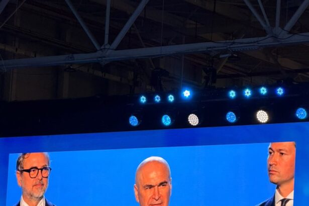 foto ilie bolojan a chemat toti liderii pe scena congresului extraordinar al pnl 6a37c1d61ddaf