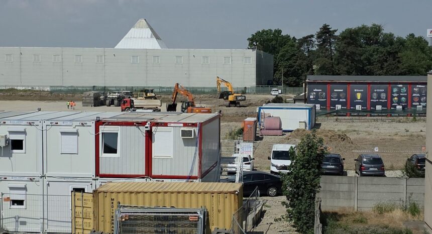 foto video fratii paval sunt tanc construiesc un magazin dedeman chiar sub nasul hornbach cu mcdrive in incinta investitiei 6a3c547ccaefd