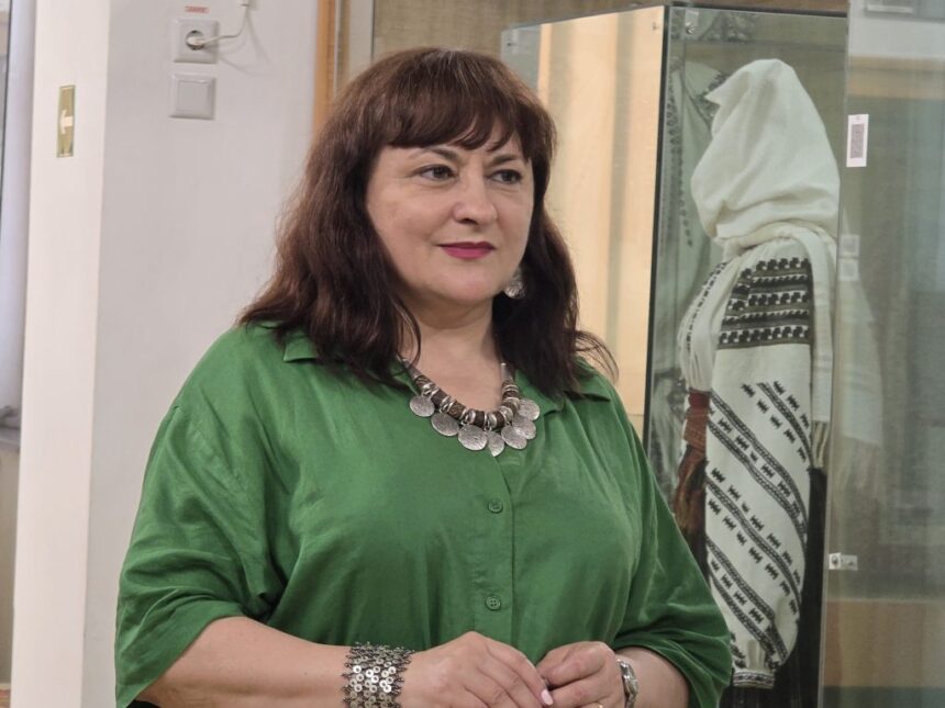 foto video interviu cu cerasela dobrinescu despre frumusetea portului romanesc ii si camasi traditionale cu mesaje si simboluri protectoare 6a3b052cf3ec3