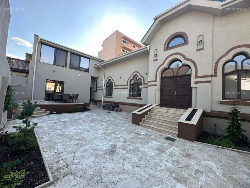 galerie foto doua cladiri istorice din centrul constantei scoase la vanzare pentru 25 milioane de euro 6a390c8f10f6a