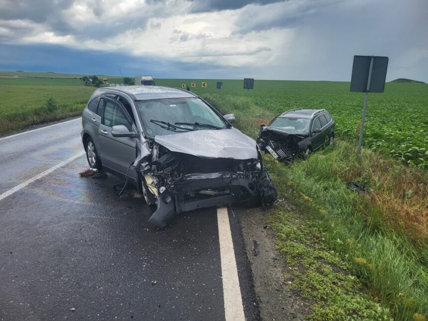 galerie foto video update trei barbati au ajuns la spital accident rutier la mihai viteazu au fost implicate doua autoturisme 6a251b93909c5