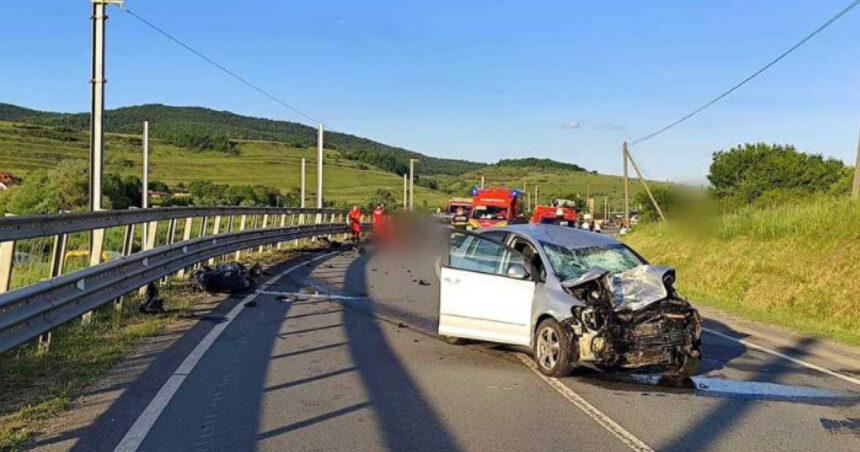 grav accident rutier pe dn1f in judetul cluj unde o motocicleta a intrat in coliziune cu un autoturism 6a25b87b04b53