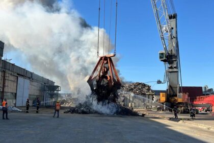 incendiul din portul constanta sud agigea a fost stins dupa circa 9 ore au ars 2000 de tone de deseuri 6a411f7b358c7