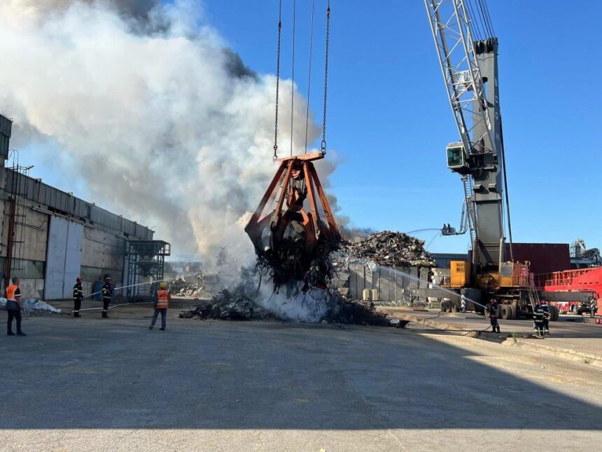 incendiul din portul constanta sud agigea a fost stins dupa circa 9 ore au ars 2000 de tone de deseuri 6a411f7b358c7