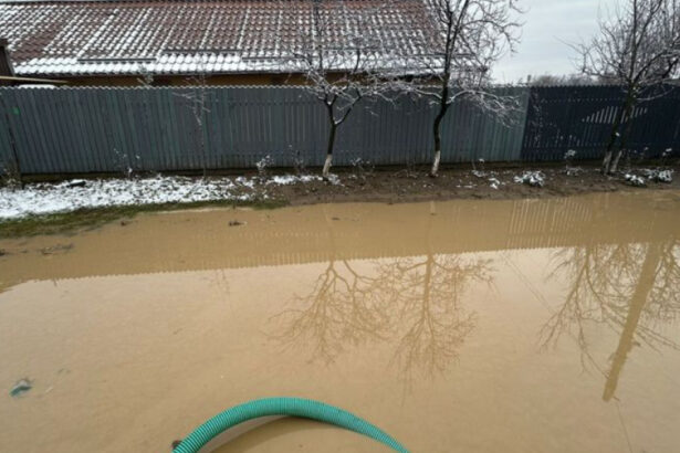 inundatii in bacau si vrancea pompierii au intervenit in mai multe localitati afectate de ploile torentiale 6a244e55cc2c9