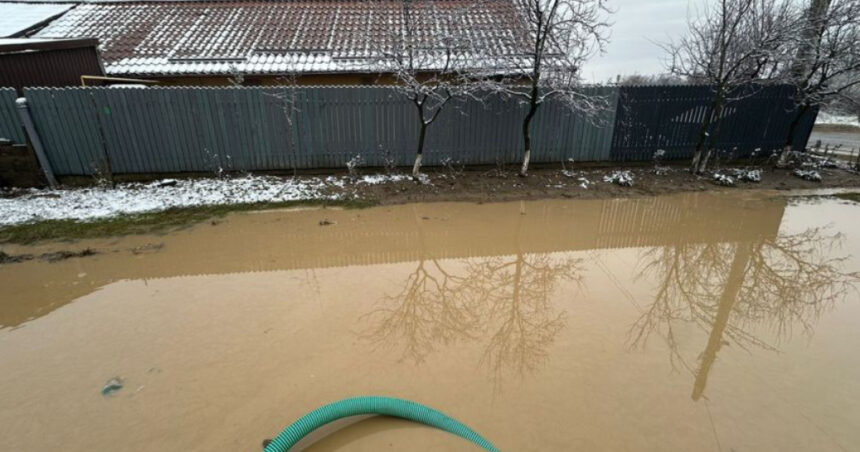 inundatii in bacau si vrancea pompierii au intervenit in mai multe localitati afectate de ploile torentiale 6a244e55cc2c9