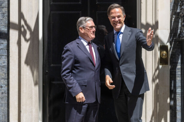 keir starmer discutii cu mark rutte marea britanie isi reafirma angajamentul fata de nato in plin conflict privind bugetul apararii 6a42bcf6eb79f