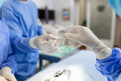 medicul constantean acuzat ca a oprit o sarcina care avea peste 14 saptamani iar femeia a murit are pauza de instanta pana la toamna 6a348094e6ce5