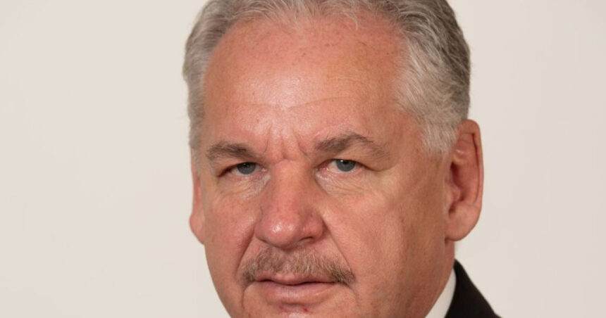mihail vestea care are o legatura de rudenie mult indepartata cu premierul desemnat cred ca nimeni nu vrea sa scindeze partidul 6a31163dca91a