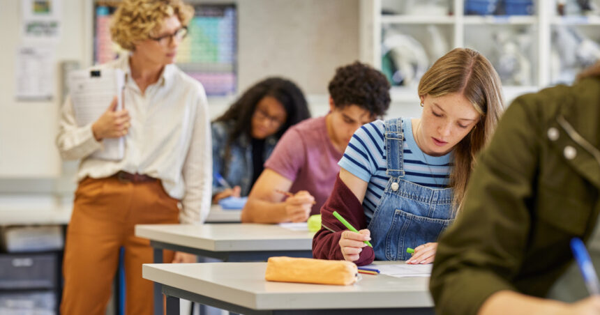 news alert proba la matematica si istorie de la bacalaureat 2026 amanata din cauza caniculei ministerul educatiei schimba calendarul examenului 6a42537d162ae