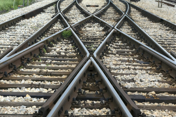 pericol pe calea ferata in suceava scanduri de lemn au fost gasite perpendicular pe sine un tren la un pas de tragedie 6a4217ba1de6b